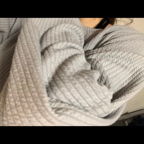 Cropped textured cropped light grey top - Picture 2 of 6